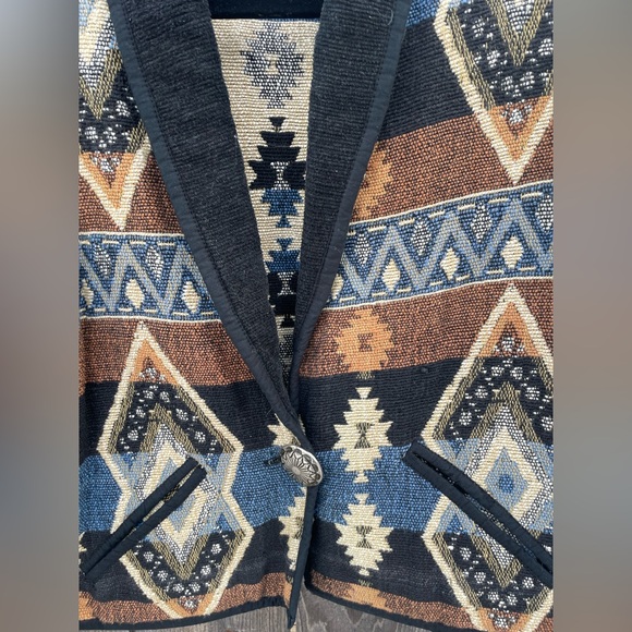 New Identity Southwest Tapestry Women’s Jacket
Size S - Picture 3 of 7